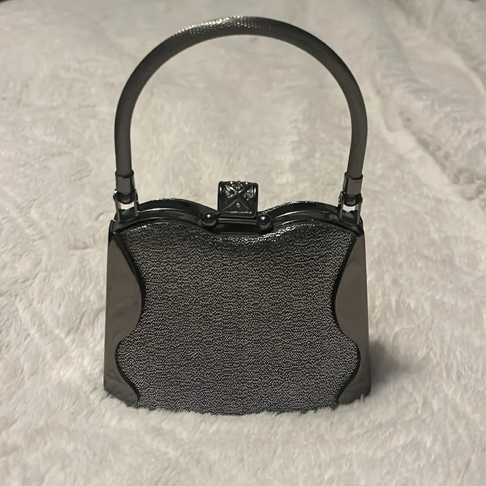 Elegant Silver purse - Picture 3 of 5